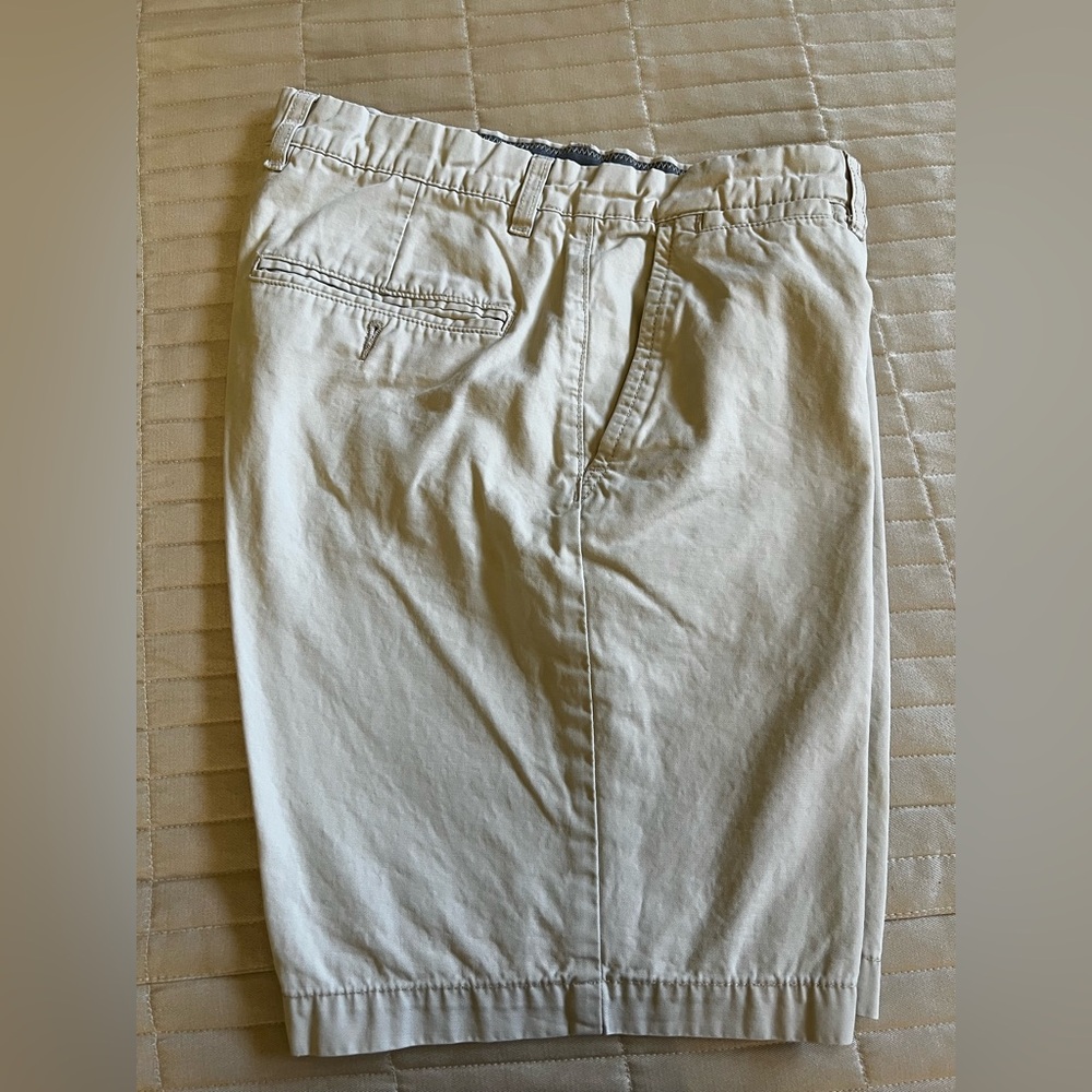 H&M Men's Cream Flat Front Shorts